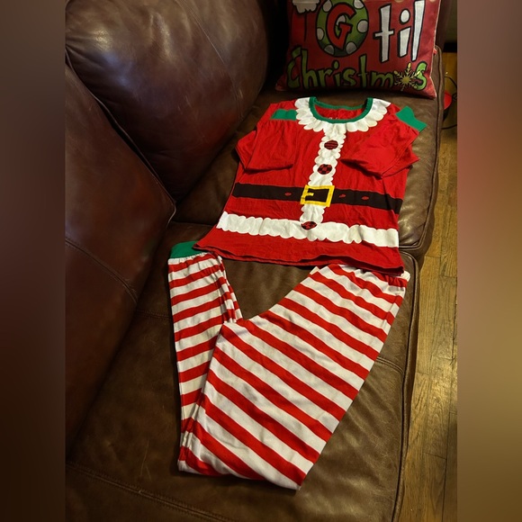 NWOT PAJAMA SET FAMKY CHRISTMAS PJS - Picture 4 of 6
